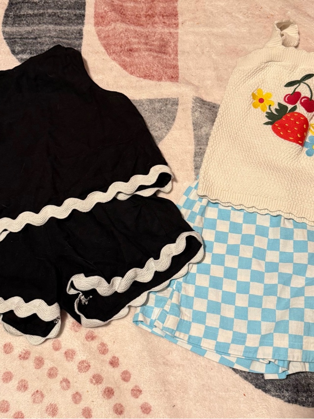 Old Navy outfits, linen style shorts, shirt and sweater tank top size 8